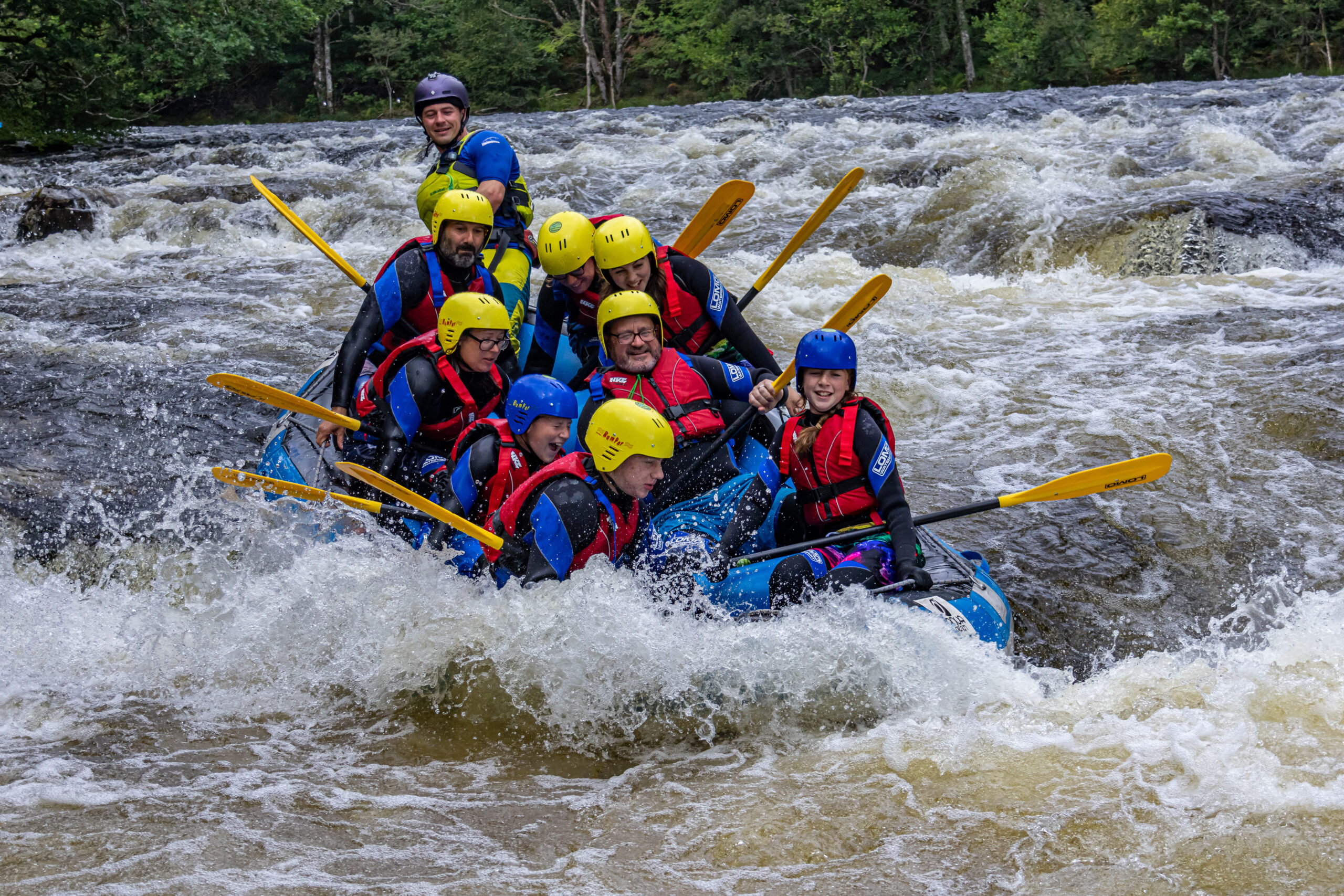 white water rafting wave