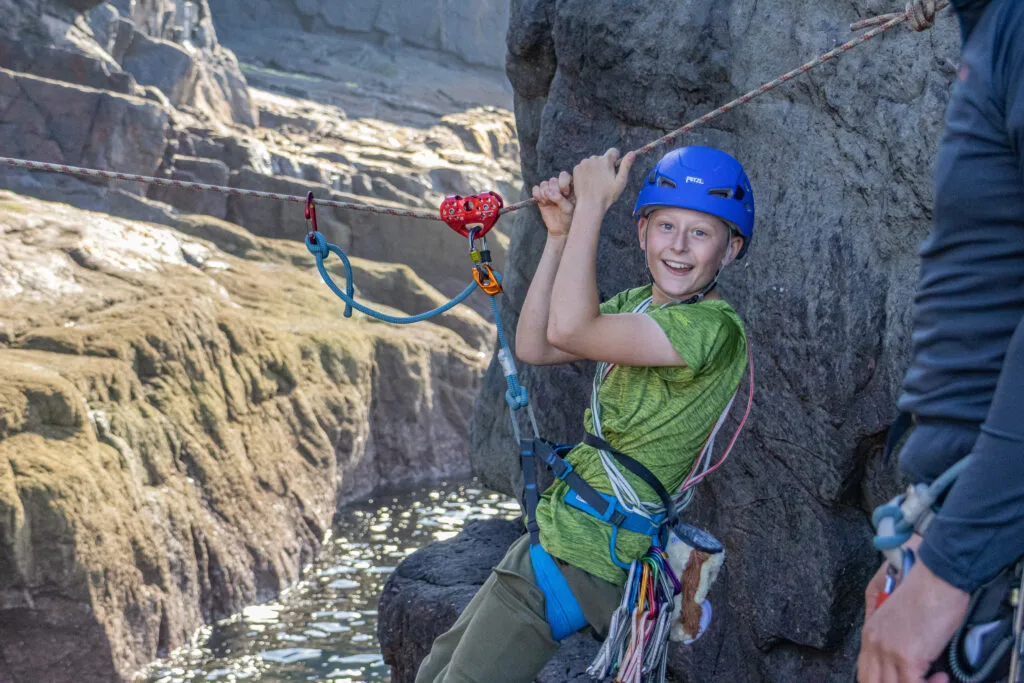 Old Man Of Stoer Tyrolean - Aden young man! Seastack guided climb