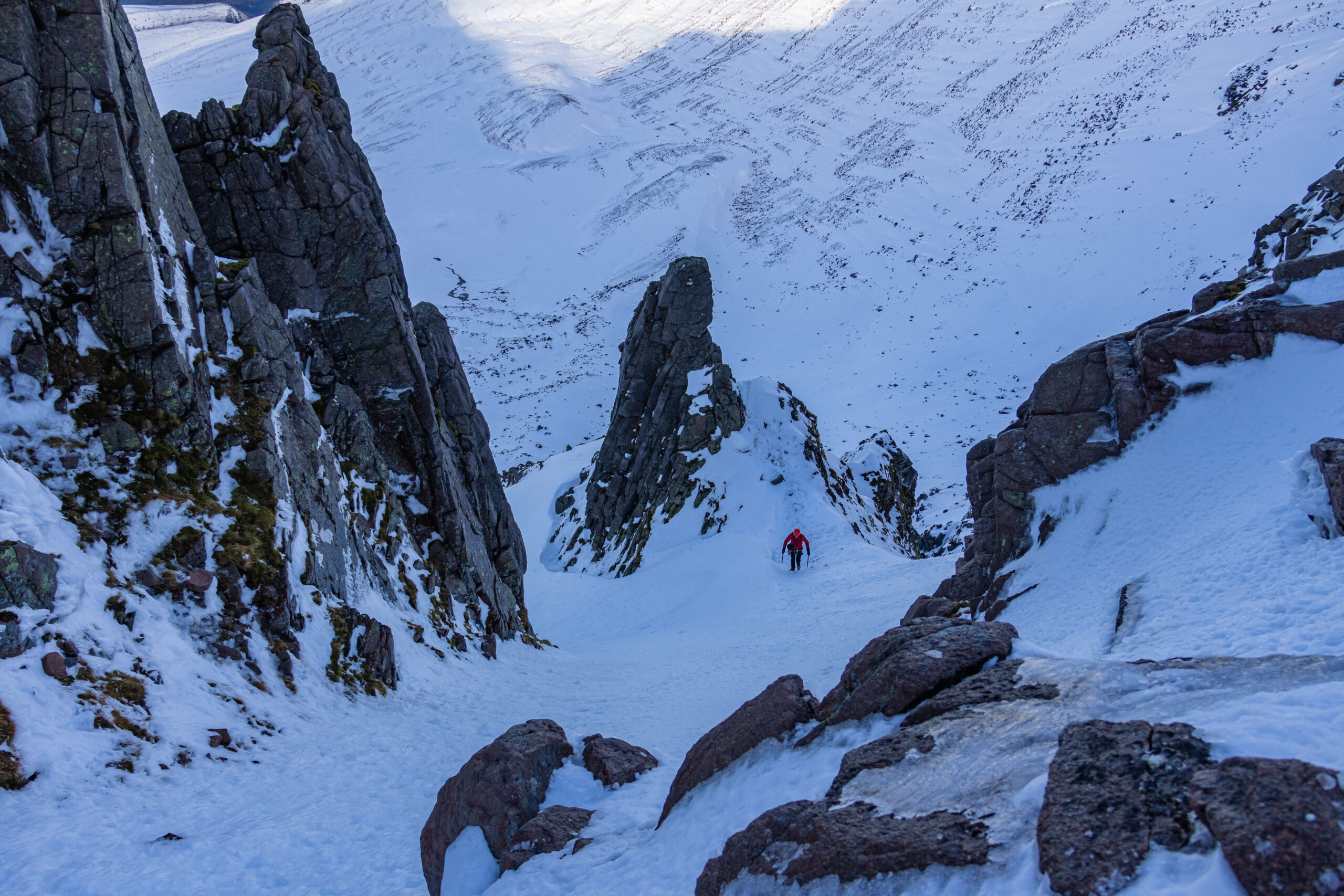winter mountaineering sneachda Aladdins coulouir