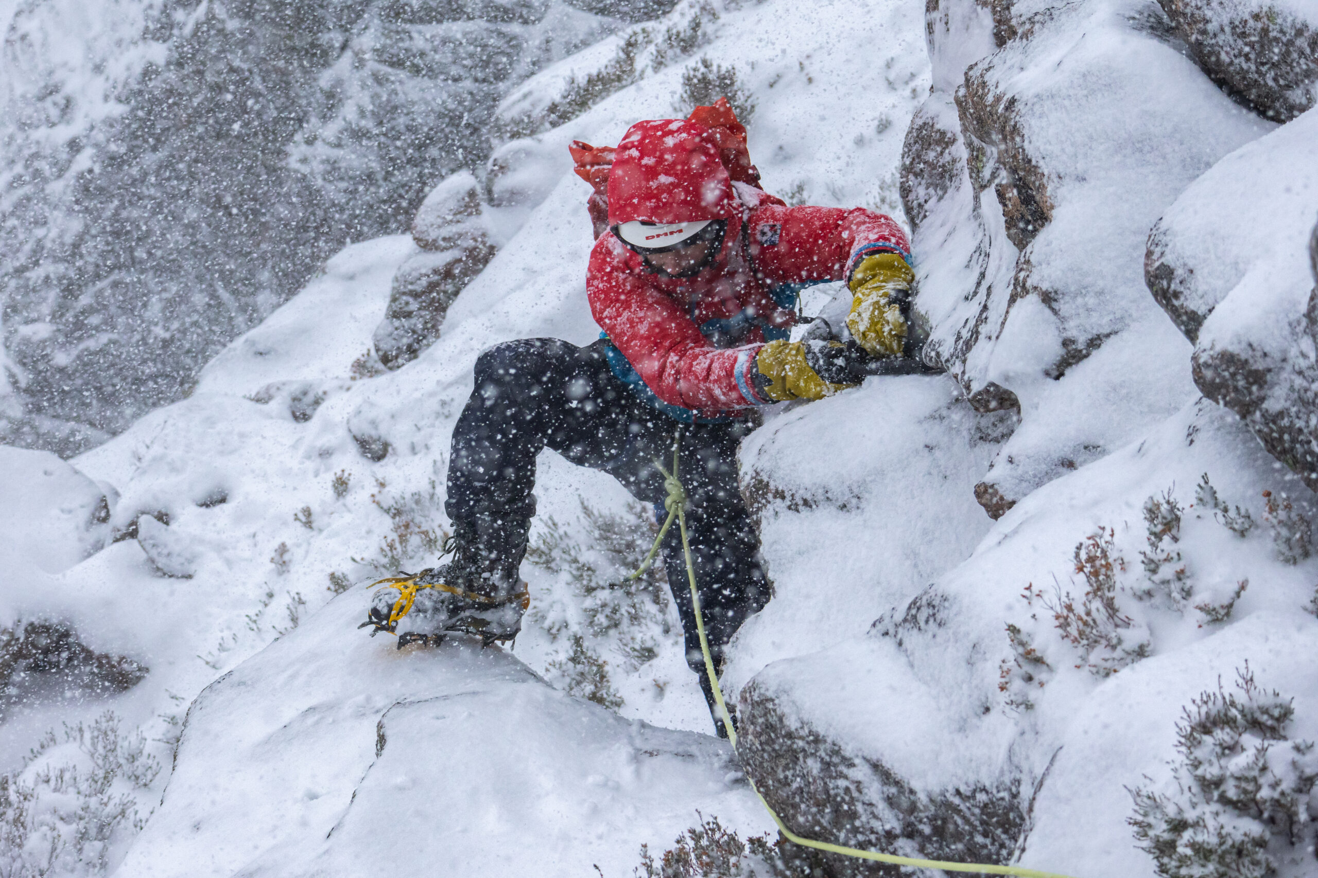 winter mountaineering scotland
