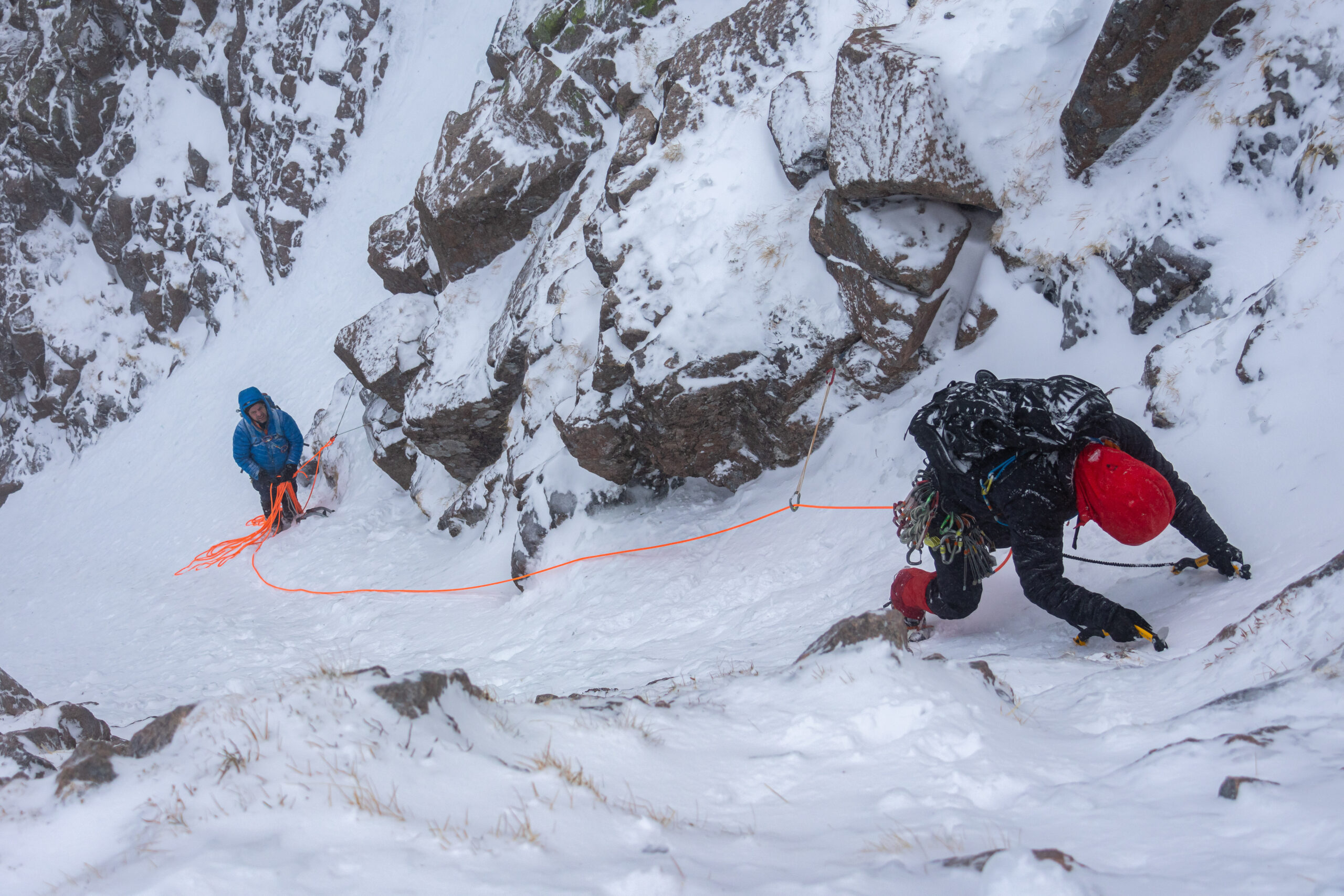 learn to lead winter climbing sneachda cairngorm